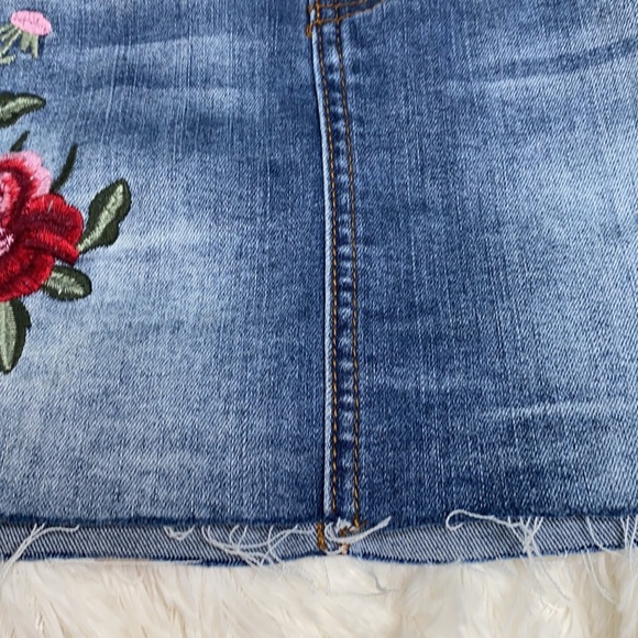 Angel Kiss Rose Flower Embroidered Distressed Denim Mini Skirt Size Small - Picture 8 of 16